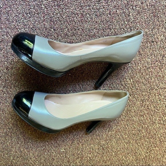 TAHARI in taupe and black tall heels with fabulous lines. Great looking shoe! - Picture 3 of 8